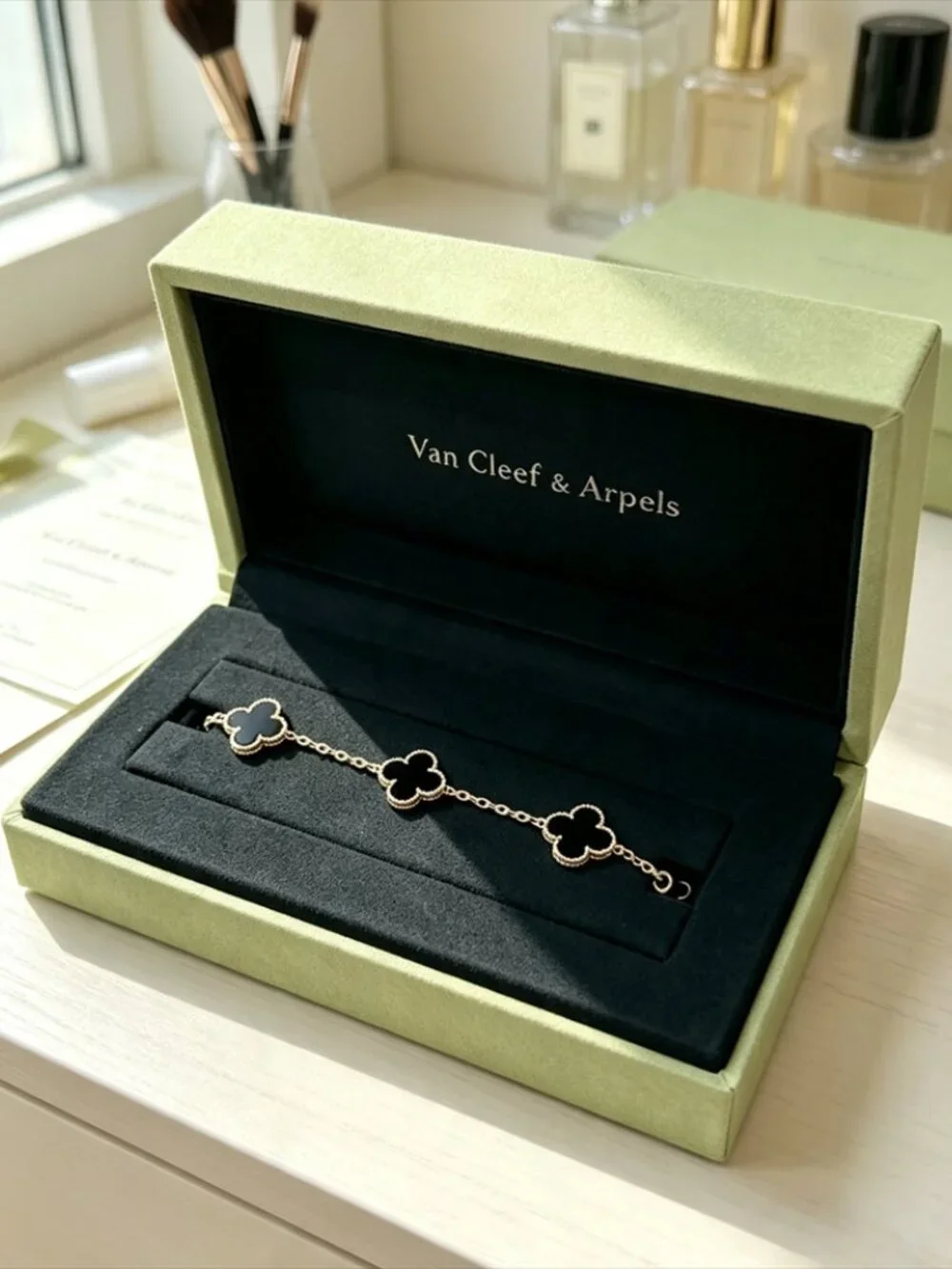 Van Cleef & Arpels. 🖤van cleef